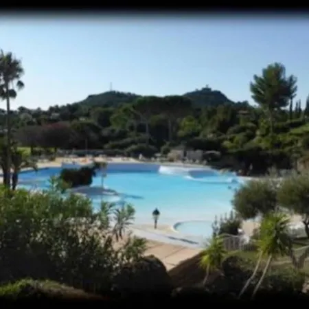 2 Pieces Climatise En Rez-de-jardin Cap Esterel Agay Saint-Raphael (Var)