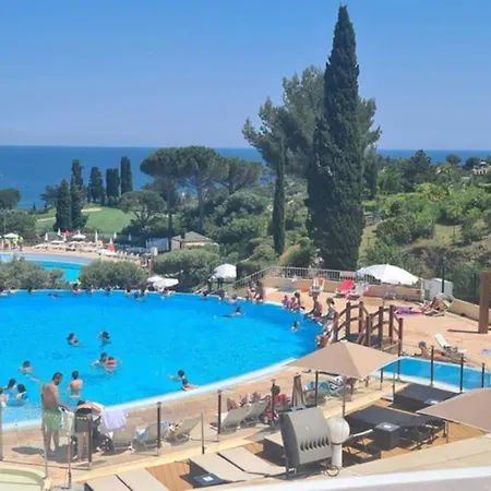 2 Pieces Climatise En Rez-de-jardin Cap Esterel Agay 아파트 *