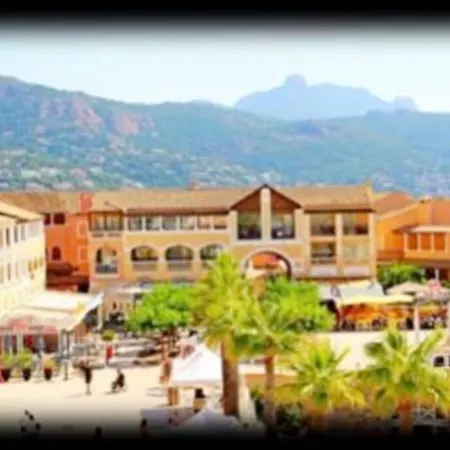 2 Pieces Climatise En Rez-de-jardin Cap Esterel Agay * Saint-Raphael (Var)