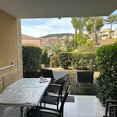 2 Pieces Climatise En Rez-de-jardin Cap Esterel Agay