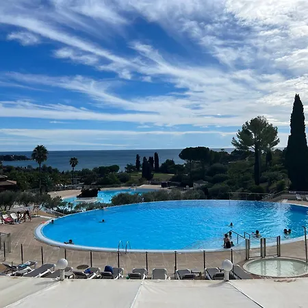 2 Pieces Climatise En Rez-de-jardin Cap Esterel Agay Lejlighed *