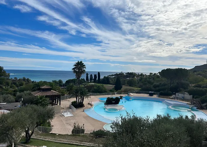 2 Pieces Climatise En Rez-de-jardin Cap Esterel Agay