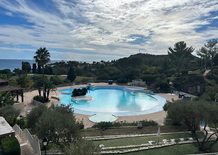 2 Pieces Climatise En Rez-de-jardin Cap Esterel Agay Daire *